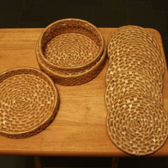 Vintage Rattan Trivet Basket 8 Pc Set - Picture 2 of 4
